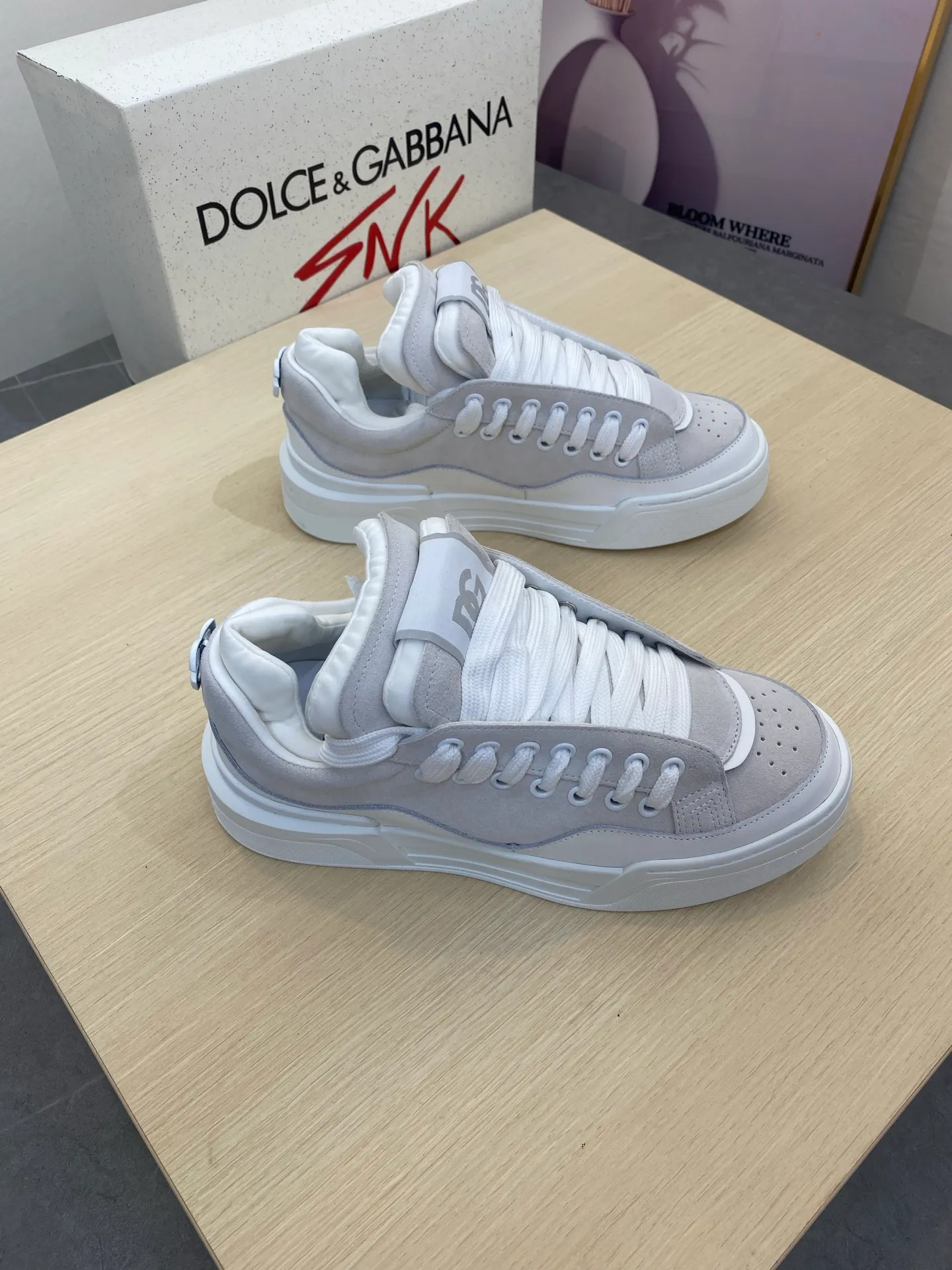 P740••New arrivals••Dolce&Gabbana••DG✔️High-end men's sports•casual shoes. Original goods from top counters. Original imported cowhide, multi-material splicing design ➕Imported cowhide lining, cowhide feet ➕Original TPR elastic outsole.  Size: 39-44 (38, 45 customized)
